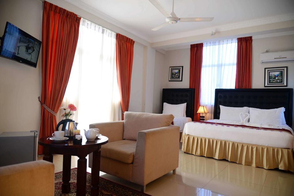 Lazaani Hotel Colombo Chambre photo