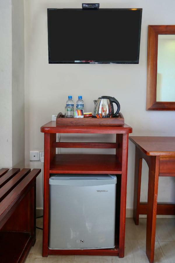 Lazaani Hotel Colombo Extérieur photo